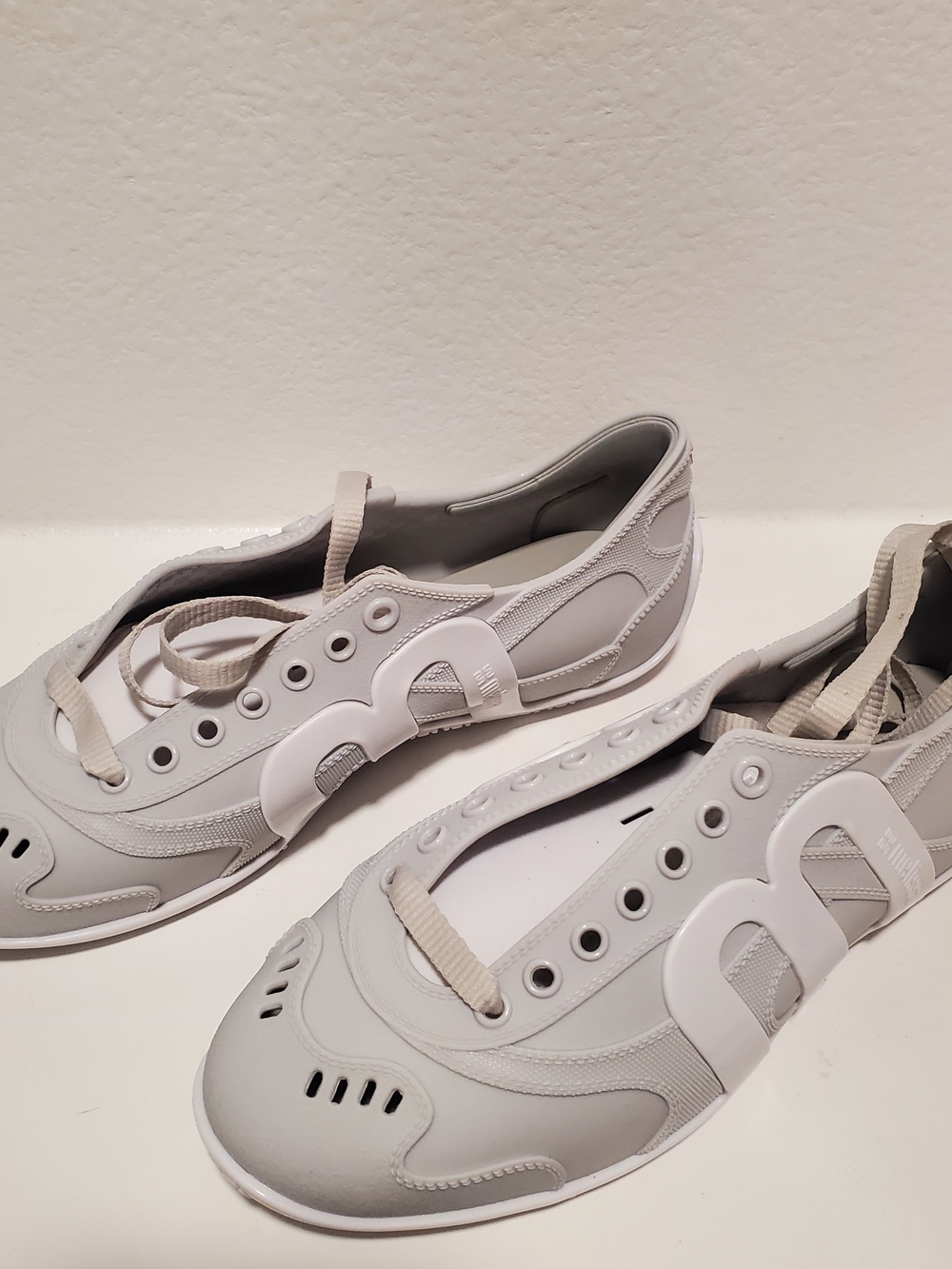 NWOB Melissa Motion Sneakers, Grey & White, Women's Size 8